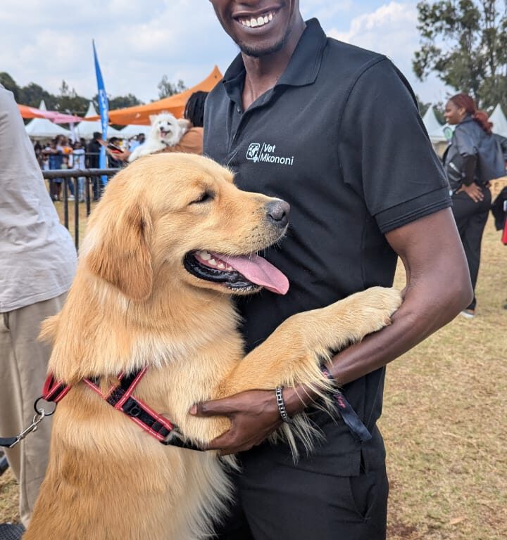mburu-with-golden-retriver